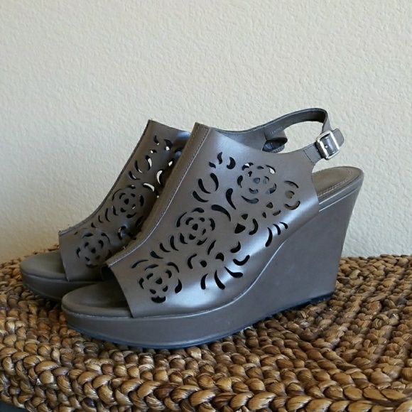 Elie Tahari, Dark taupe wedges - Picture 1 of 7